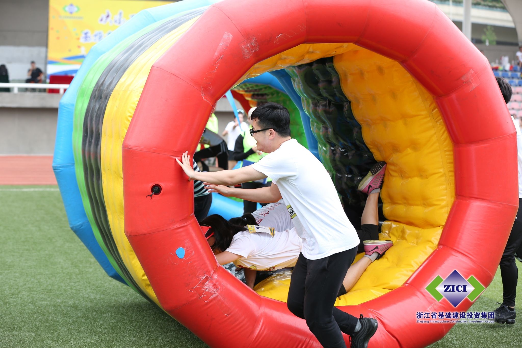 1526280743244945xdUc.jpg 6341979.jpg